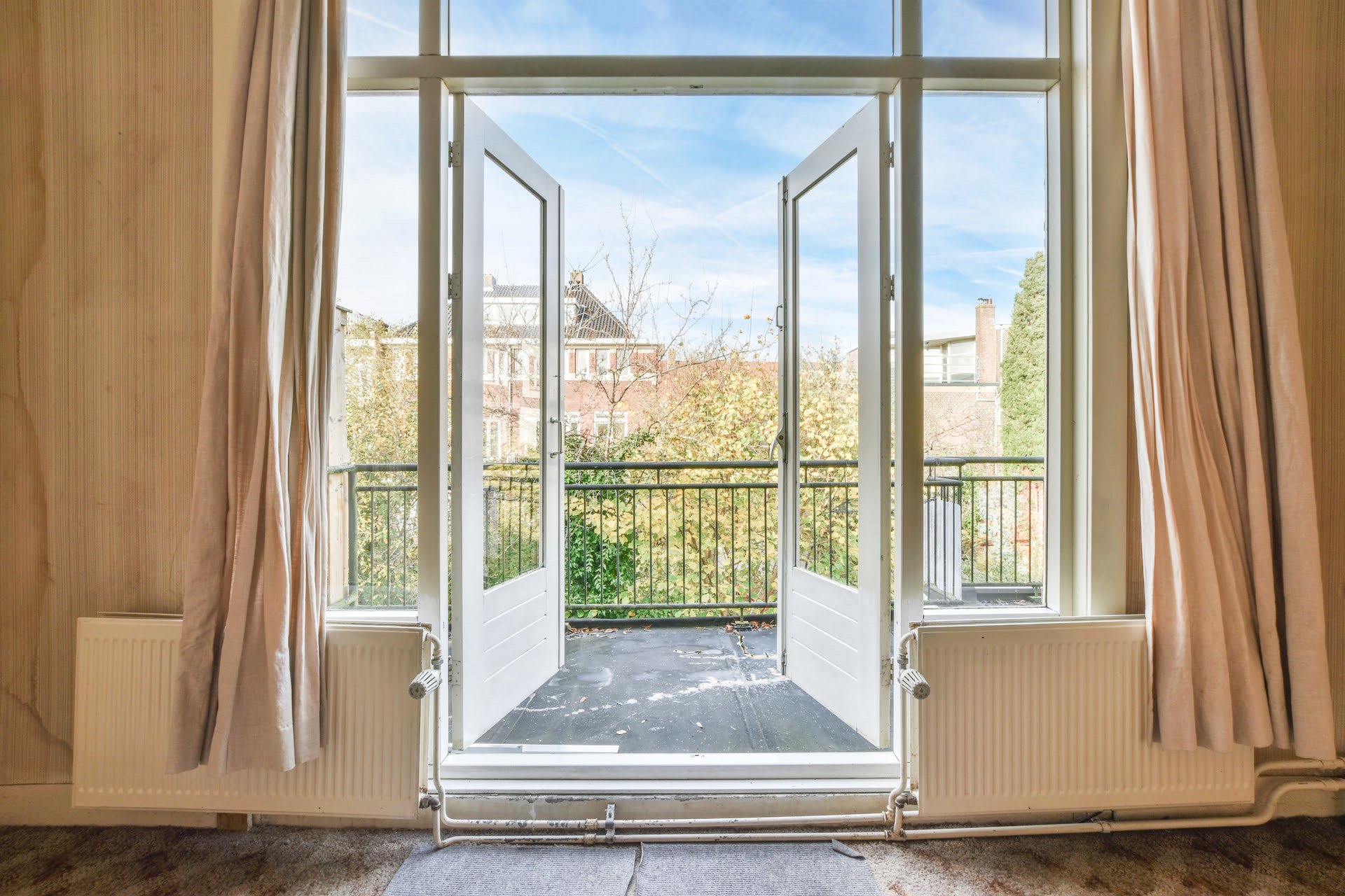 Étagère en Verre sur Mesure : maximiser l’espace avec panache ! 1 porte en verre securit